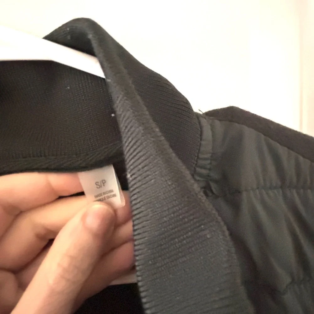 Tahari Mens Black Puffer Vest Jacket Down Alternative Zip Up Small S Like New